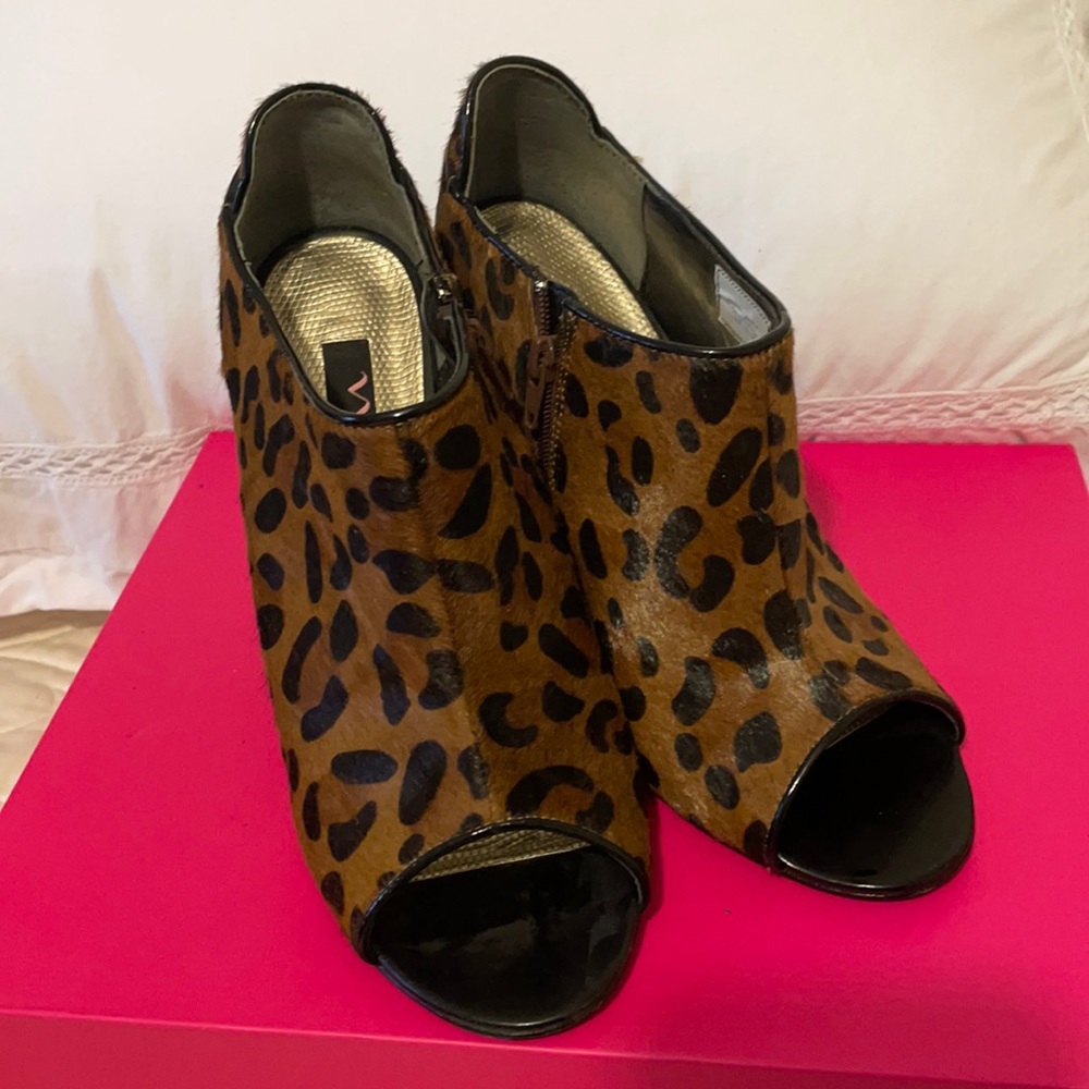 Nina New York Leopard pony hair wedge 7.5